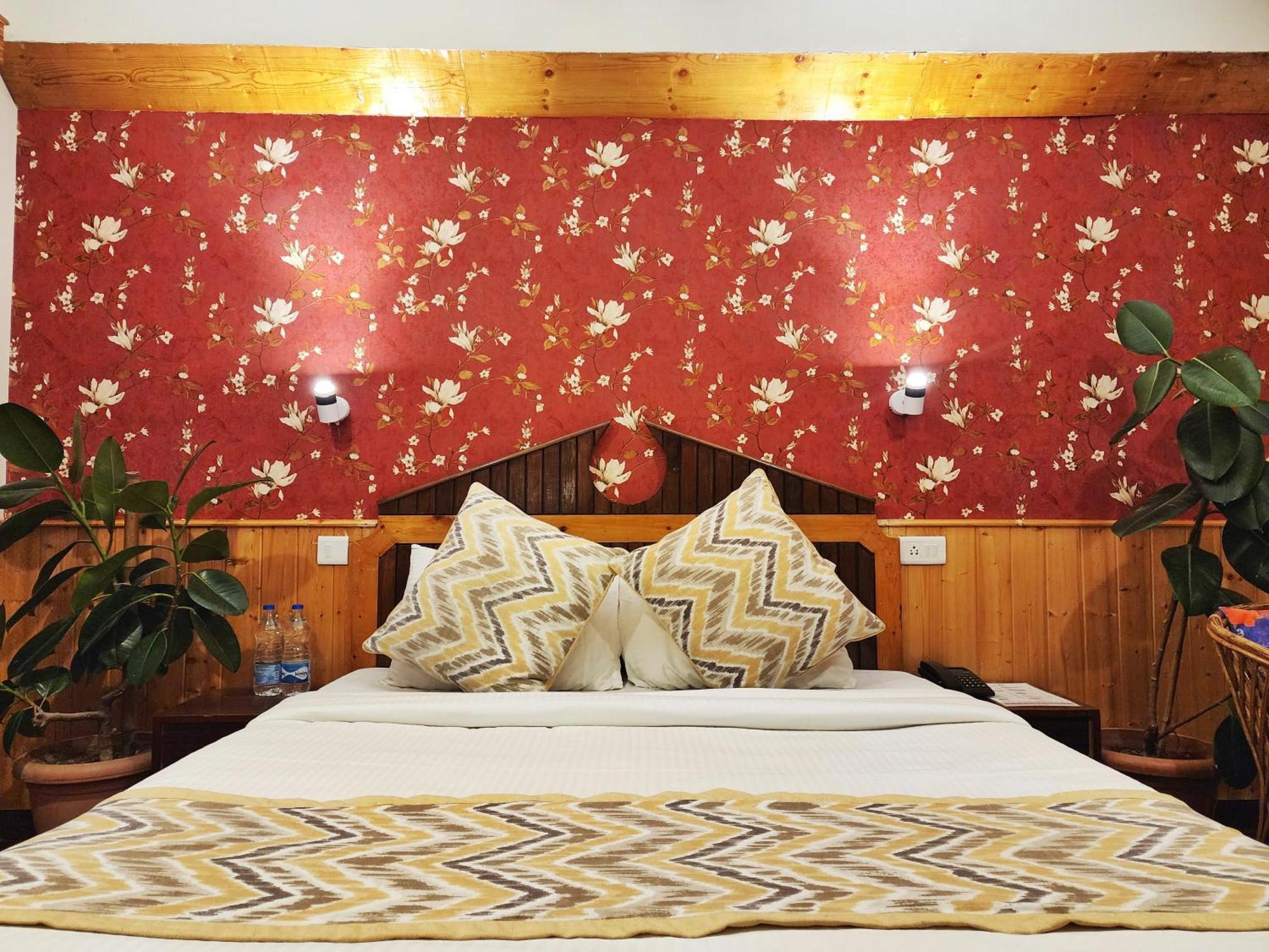 Hotel Pineview Shimla Exterior photo