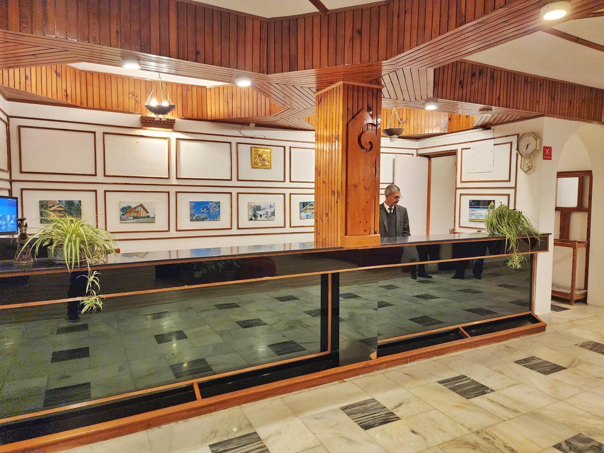 Hotel Pineview Shimla Exterior photo