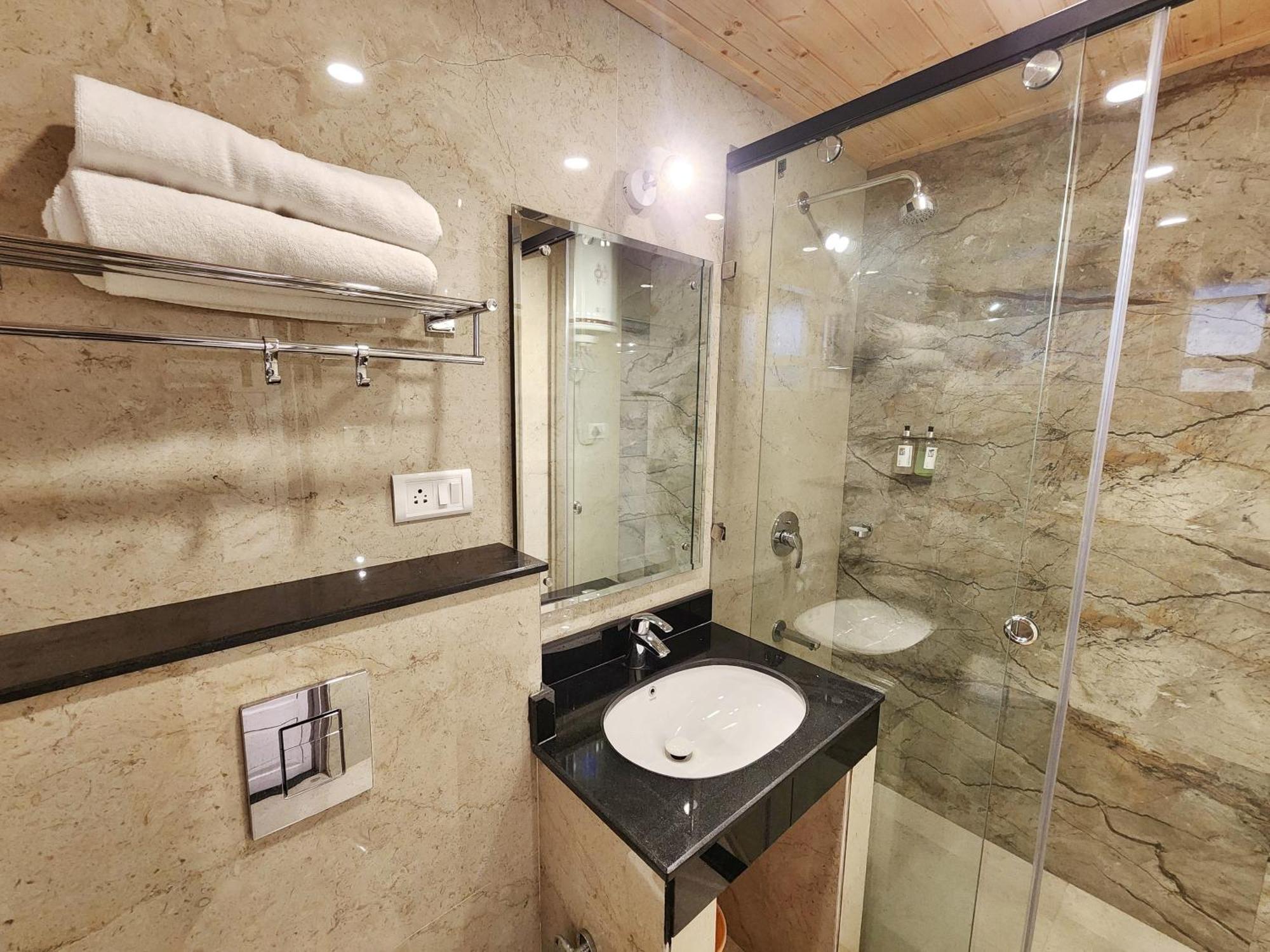 Hotel Pineview Shimla Exterior photo
